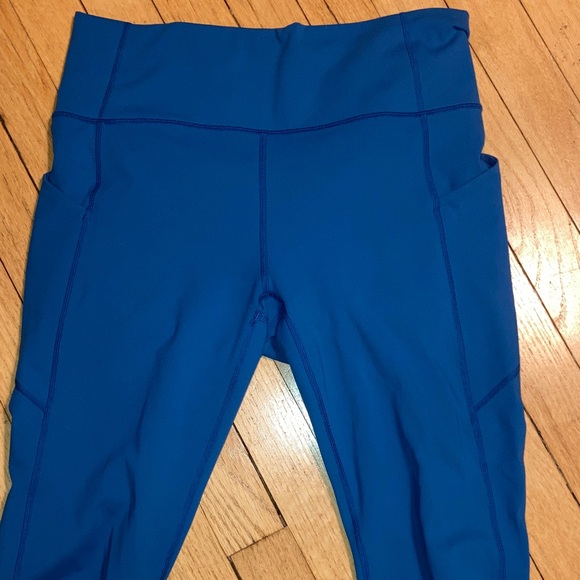 Fabletics Oasis High Waisted 7/8 Length Leggings in - OCEAN WAVE - Picture 5 of 6